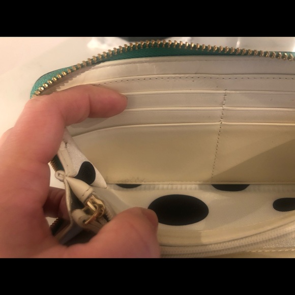 Kate Spade New York Green Cobble Hill Lacey wrap around Wallet. - Picture 12 of 13